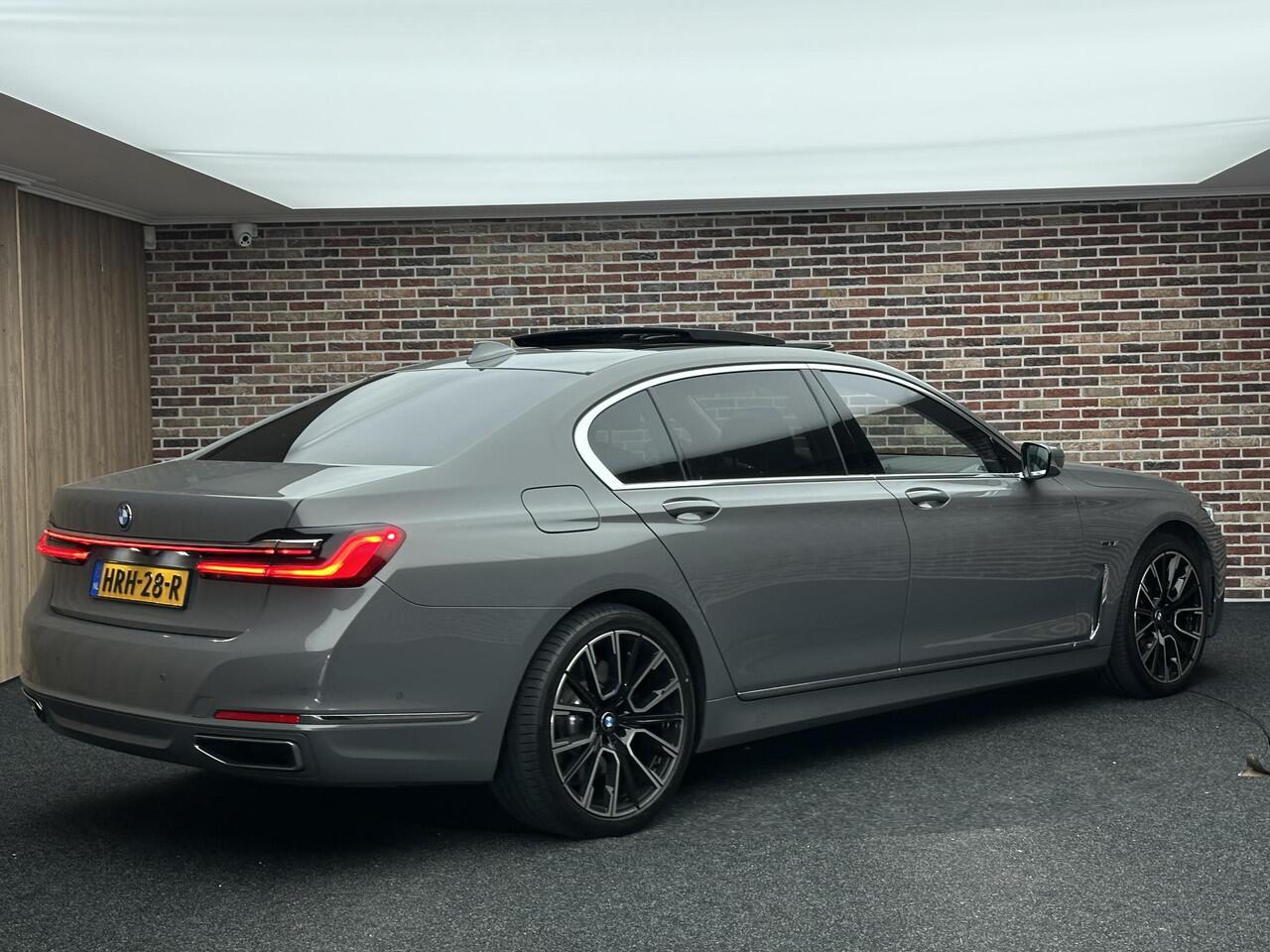 BMW 7-SERIE 745Le xDrive High Executive chauffeur pakket Lounge Panorama Dealer Garantie Massage