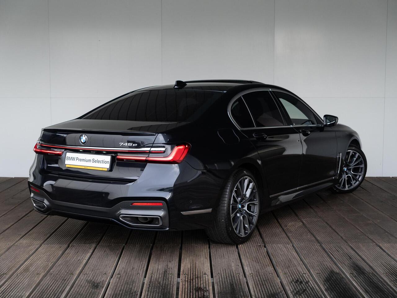BMW 7-SERIE Sedan 745e | High Executive | M Sportpakket | Harman Kardon | Comfort Access | Soft Close | Schuif-/kanteldak | Stoelventilatie | Head-Up Display