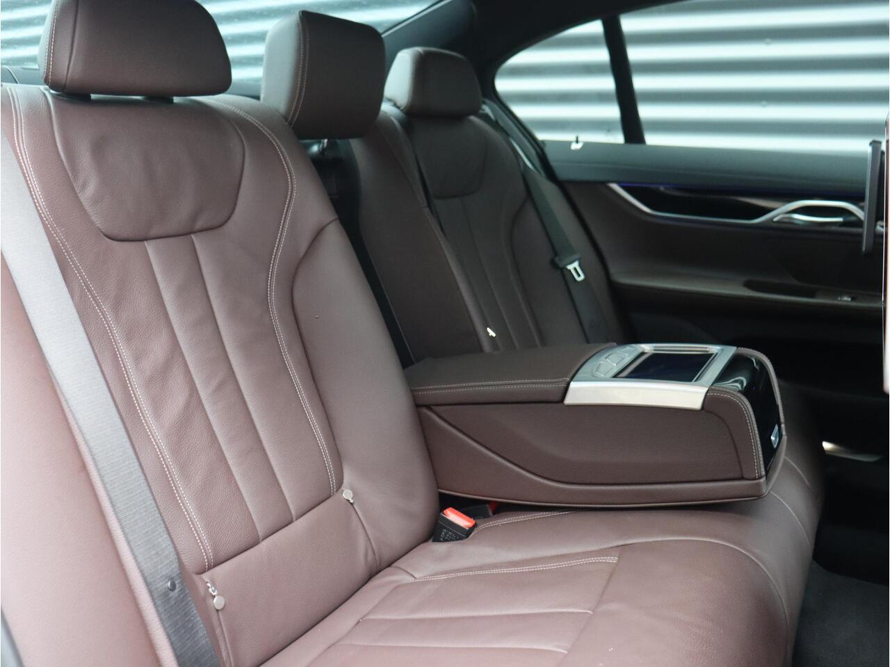 BMW 7-SERIE Sedan 745e | High Executive | M Sportpakket | Panodak | Head-Up | Rear Seat Entertainment | Soft Close | Comfort Access | Hi-Fi | 20'' LMV