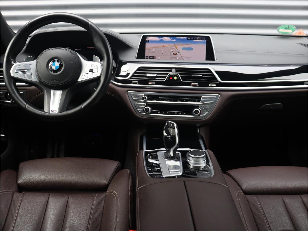BMW 7-SERIE Sedan 745e | High Executive | M Sportpakket | Panodak | Head-Up | Rear Seat Entertainment | Soft Close | Comfort Access | Hi-Fi | 20'' LMV