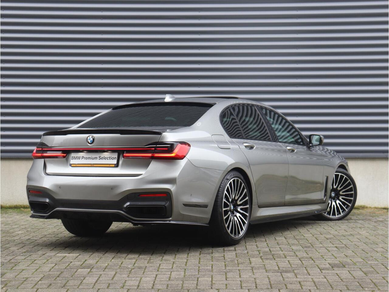 BMW 7-SERIE Sedan 745e | High Executive | M Sportpakket | Panodak | Head-Up | Rear Seat Entertainment | Soft Close | Comfort Access | Hi-Fi | 20'' LMV