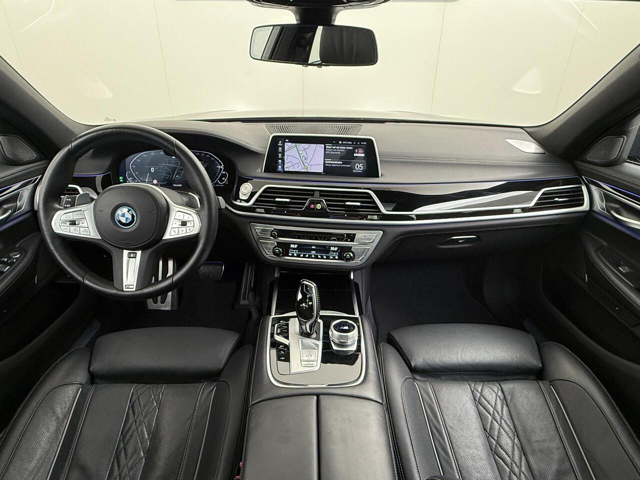 BMW 7-SERIE 745e High Executive M Pakket Schuifdak Dealer onderhouden
