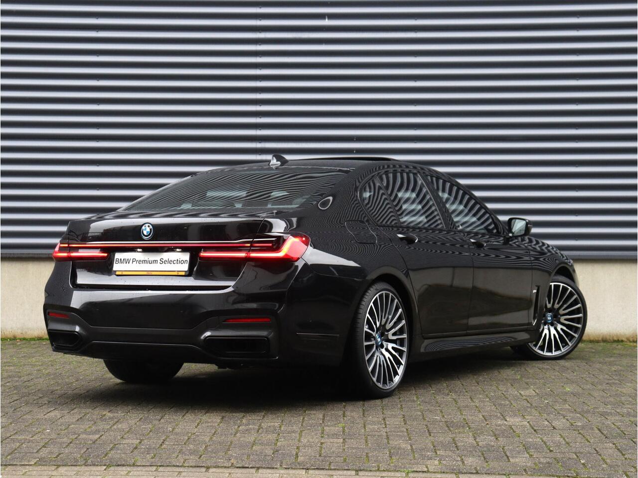 BMW 7-SERIE 745e M Sportpakket | Panodak | Driving Assistant Prof. | Active Steering | Comfortstoelen Achter | Head-Up | Harman Kardon | Parking Assistant Plus | 20'' LMV