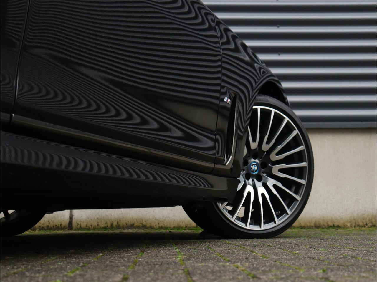 BMW 7-SERIE 745e M Sportpakket | Panodak | Driving Assistant Prof. | Active Steering | Comfortstoelen Achter | Head-Up | Harman Kardon | Parking Assistant Plus | 20'' LMV