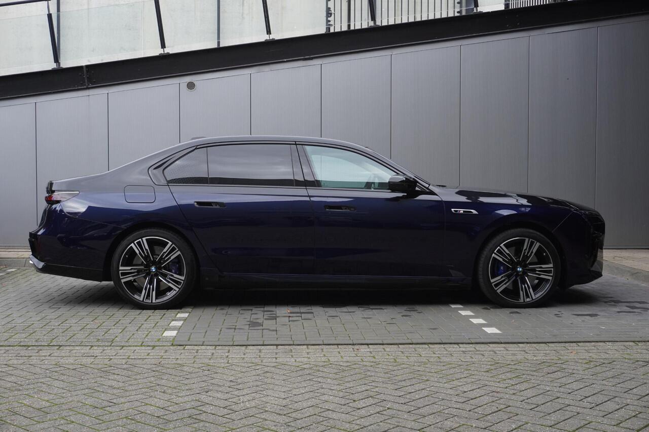 BMW 7-SERIE M760e xDrive Executive Pack | Exclusive Lounge | Integral Active Steering | Glazen panoramadak Sky Lounge | Bowers & Wilkins Diamond Surround Sound Systeem | Rear-Seat Entertainment Experience