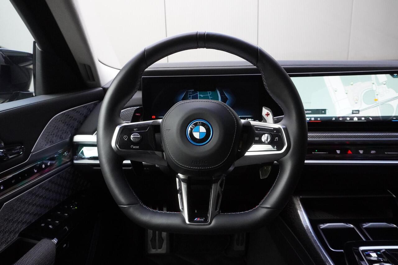 BMW 7-SERIE M760e xDrive Executive Pack | Exclusive Lounge | Integral Active Steering | Glazen panoramadak Sky Lounge | Bowers & Wilkins Diamond Surround Sound Systeem | Rear-Seat Entertainment Experience