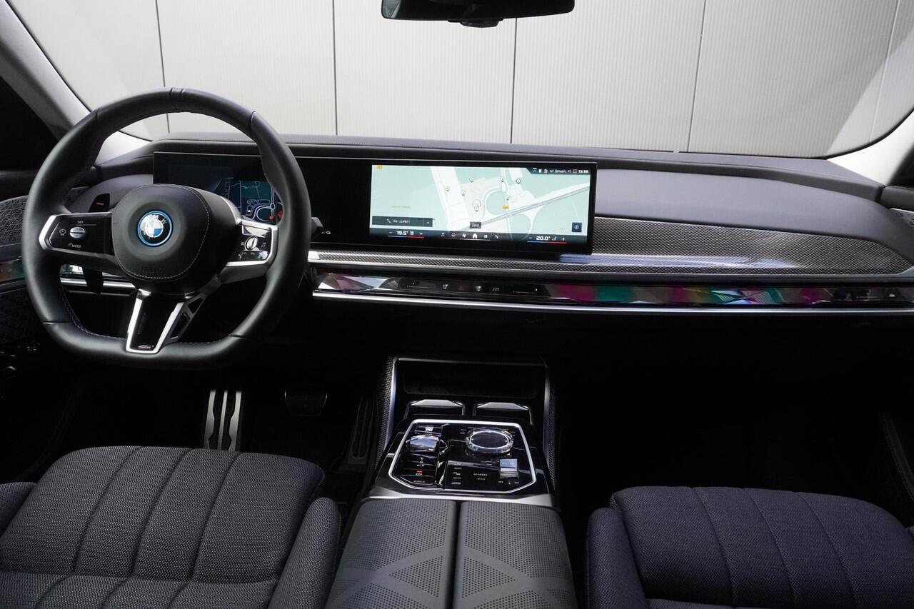 BMW 7-SERIE M760e xDrive Executive Pack | Exclusive Lounge | Integral Active Steering | Glazen panoramadak Sky Lounge | Bowers & Wilkins Diamond Surround Sound Systeem | Rear-Seat Entertainment Experience