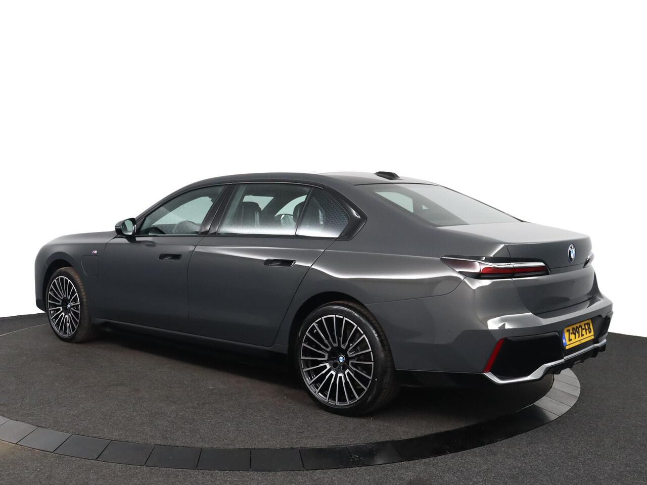 BMW 7-SERIE 750e xDrive Driving Assistant Plus | M Sportpakket | Trekhaak |BMW Iconic Glow | Multifunctionele voorstoelen