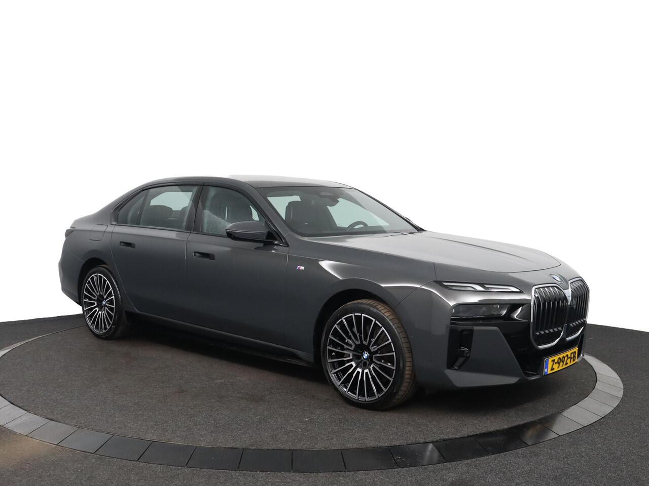 BMW 7-SERIE 750e xDrive Driving Assistant Plus | M Sportpakket | Trekhaak |BMW Iconic Glow | Multifunctionele voorstoelen