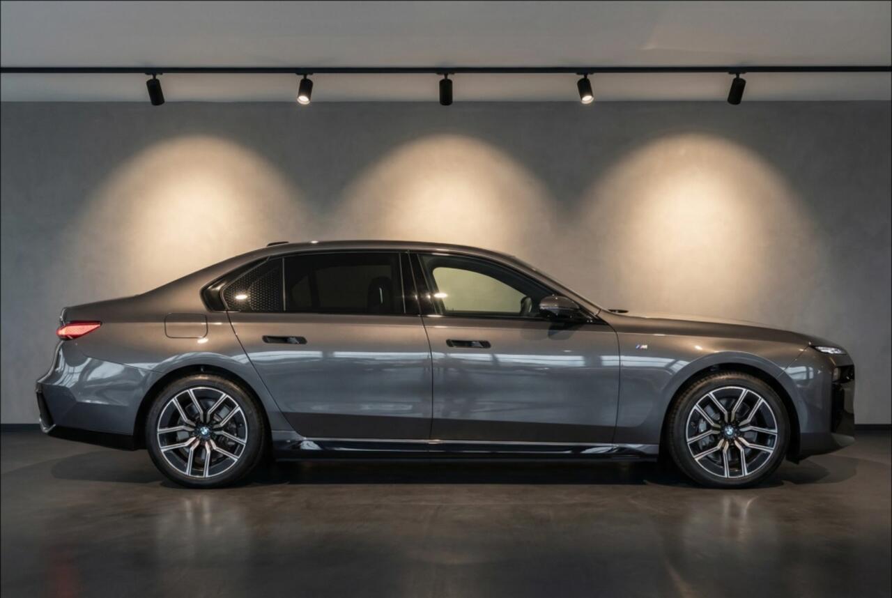 BMW 7-SERIE 750 e xDrive M Sport Excl Lounge l Sky Lounge l Bowers l INDIVID