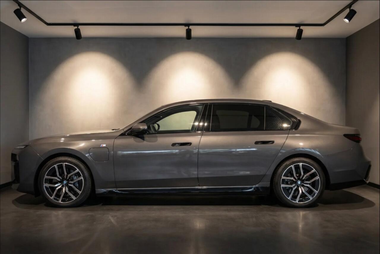 BMW 7-SERIE 750 e xDrive M Sport Excl Lounge l Sky Lounge l Bowers l INDIVID