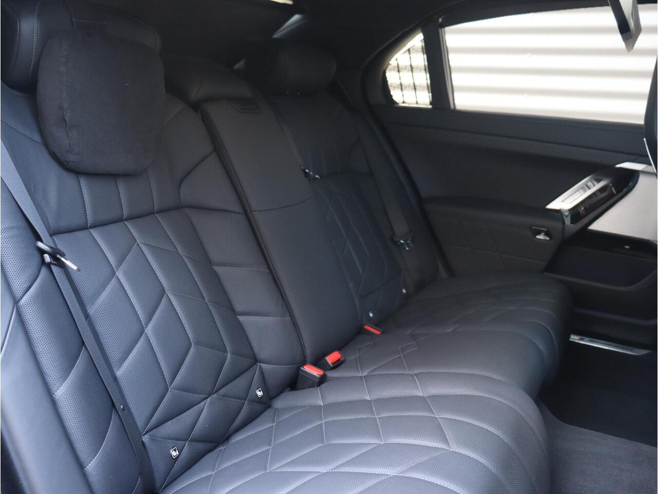 BMW 7-SERIE 750e xDrive | M Sportpakket | Executive Lounge | Head-Up | Panodak Skylounge | Rear Seat Entertainment | Driving Assistant Prof. | Stoelventilatie Voor & Achter | Executive Drive Pro | 21'' LMV