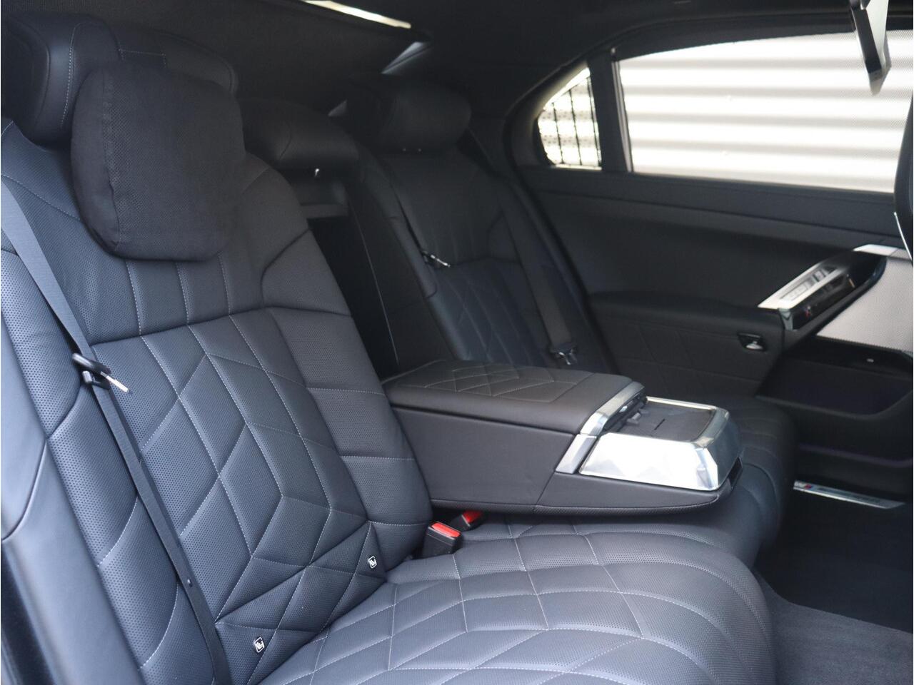 BMW 7-SERIE 750e xDrive | M Sportpakket | Executive Lounge | Head-Up | Panodak Skylounge | Rear Seat Entertainment | Driving Assistant Prof. | Stoelventilatie Voor & Achter | Executive Drive Pro | 21'' LMV