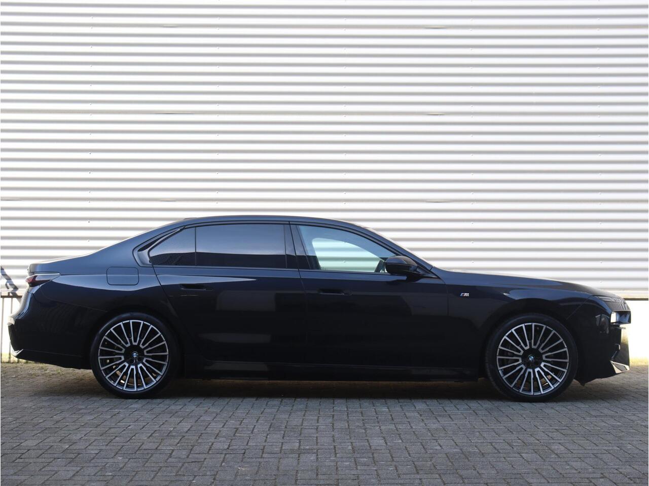 BMW 7-SERIE 750e xDrive | M Sportpakket | Executive Lounge | Head-Up | Panodak Skylounge | Rear Seat Entertainment | Driving Assistant Prof. | Stoelventilatie Voor & Achter | Executive Drive Pro | 21'' LMV
