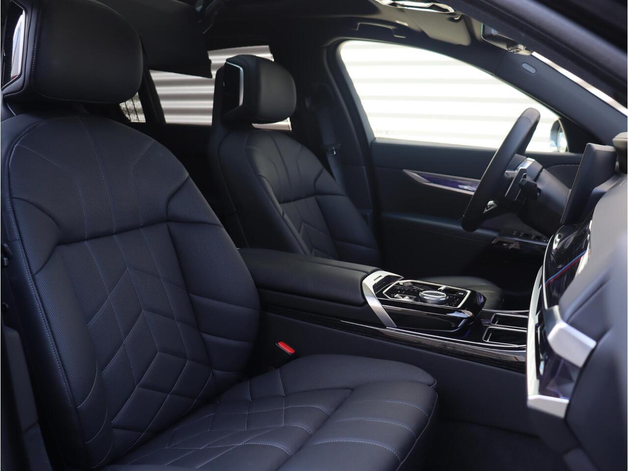 BMW 7-SERIE 750e xDrive | M Sportpakket | Executive Lounge | Head-Up | Panodak Skylounge | Rear Seat Entertainment | Driving Assistant Prof. | Stoelventilatie Voor & Achter | Executive Drive Pro | 21'' LMV