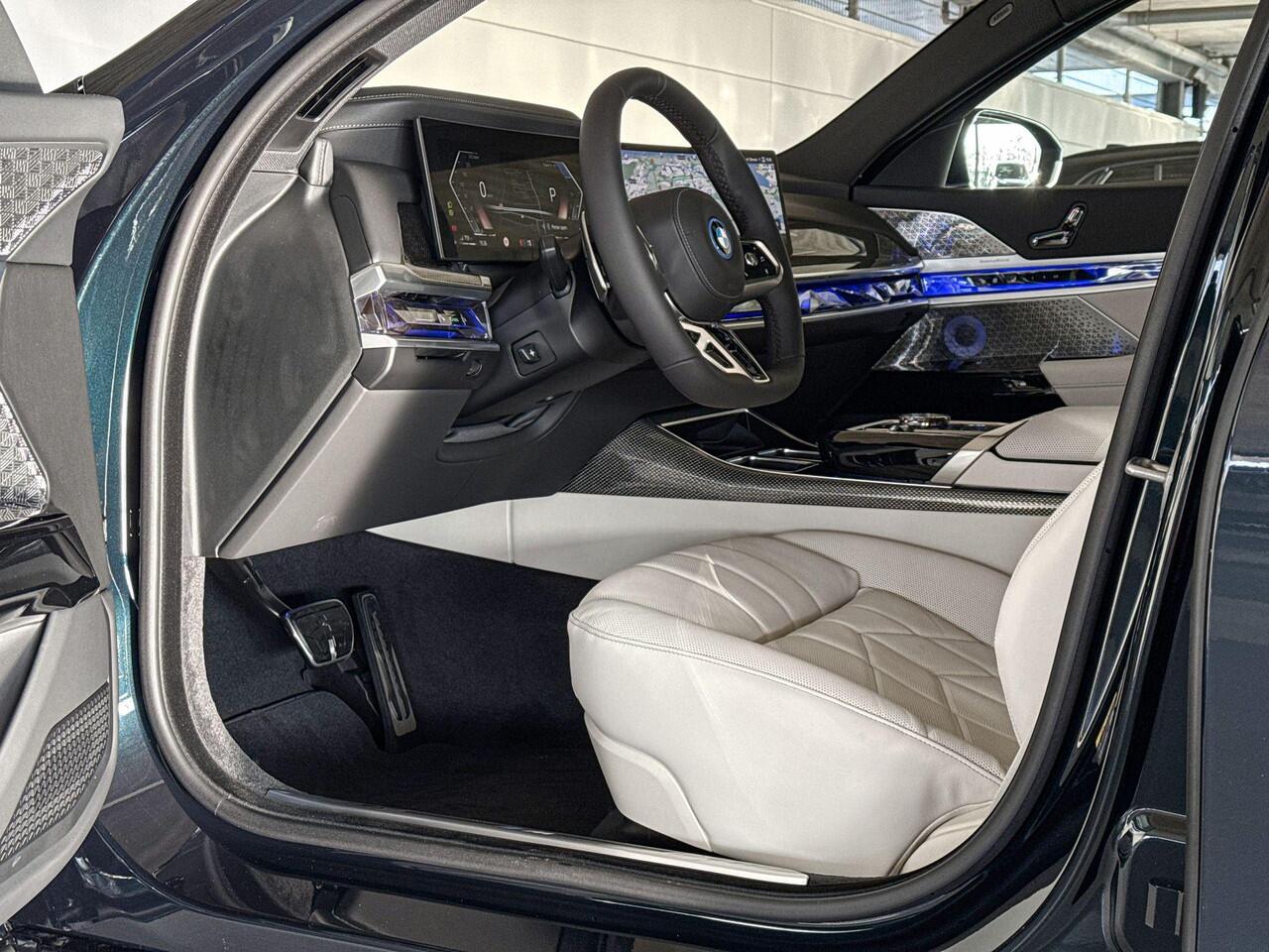 BMW 7-SERIE 750e xDrive | M Sportpakket | BMW Individual Interieur | Innovation Pack | Connoisseur Pack