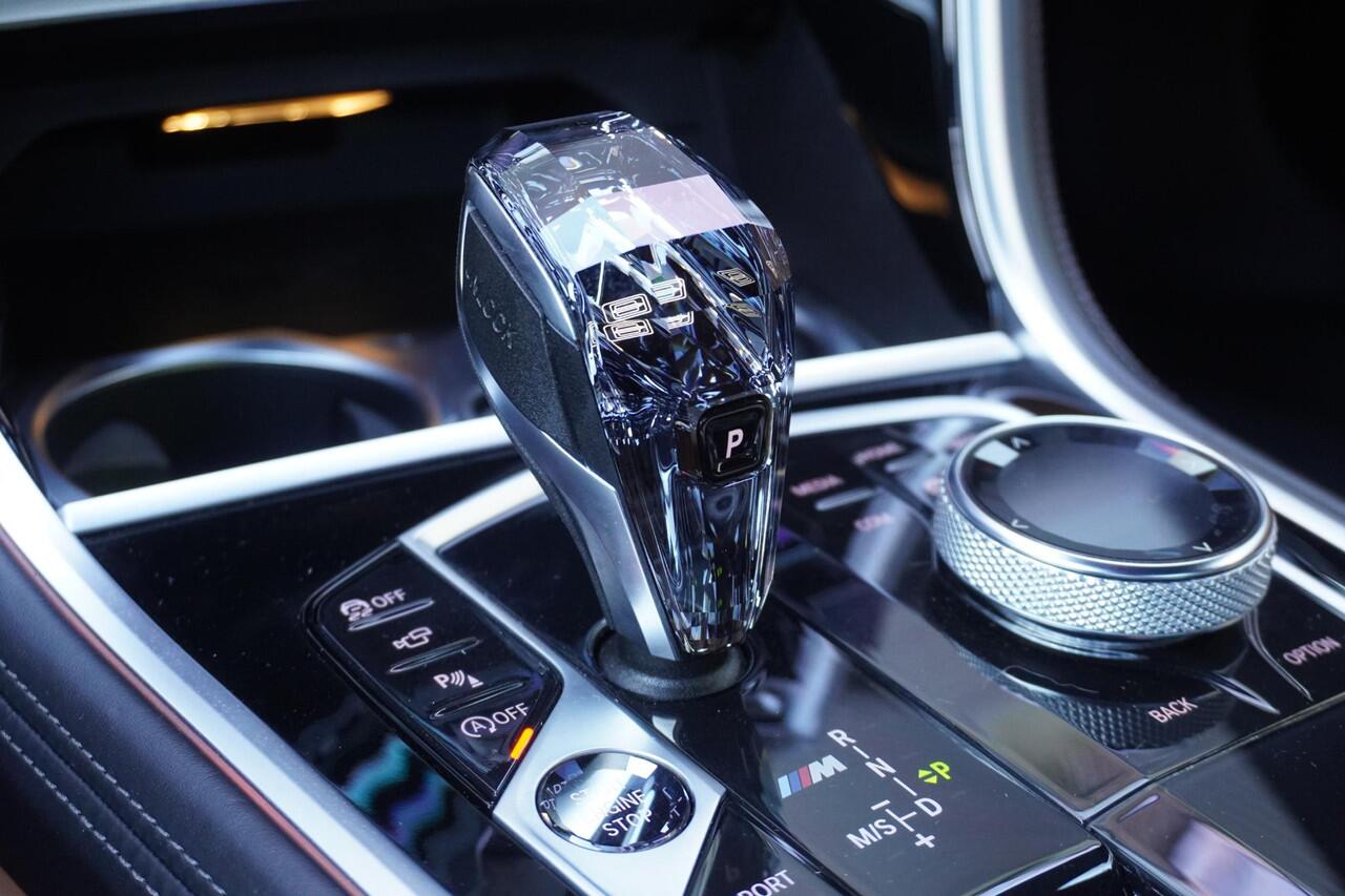 BMW 8-SERIE Coupé M850i xDrive High Executive | Audio Media Pack | BMW Personal CoPilot Pack | Adaptief M Onderstel Professional | Carbon fibre dak | Driving Assistant Professional