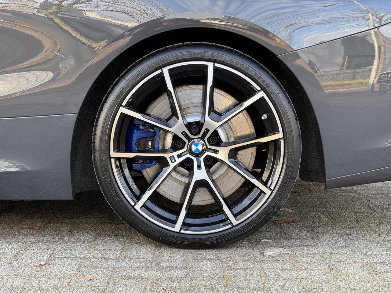 BMW 8-SERIE M850i xDrive High Executive / 20 Inch / Active Cruise control / M Carbon exterieur / Soft close / Integrale Active Steering / Laserlicht / M Sport differentieel / Adaptieve Cruise Control / Live Cockpit Professional /