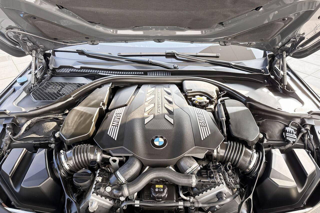 BMW 8-SERIE Coupé M850i xDrive High Executive Comfort Acces | Soft-Close | Driving Prof | Laser Lights | 4 Wiel Sturing | Stoel Ventilatie | 360 Camera's | Harman Kardon | Selections 2500