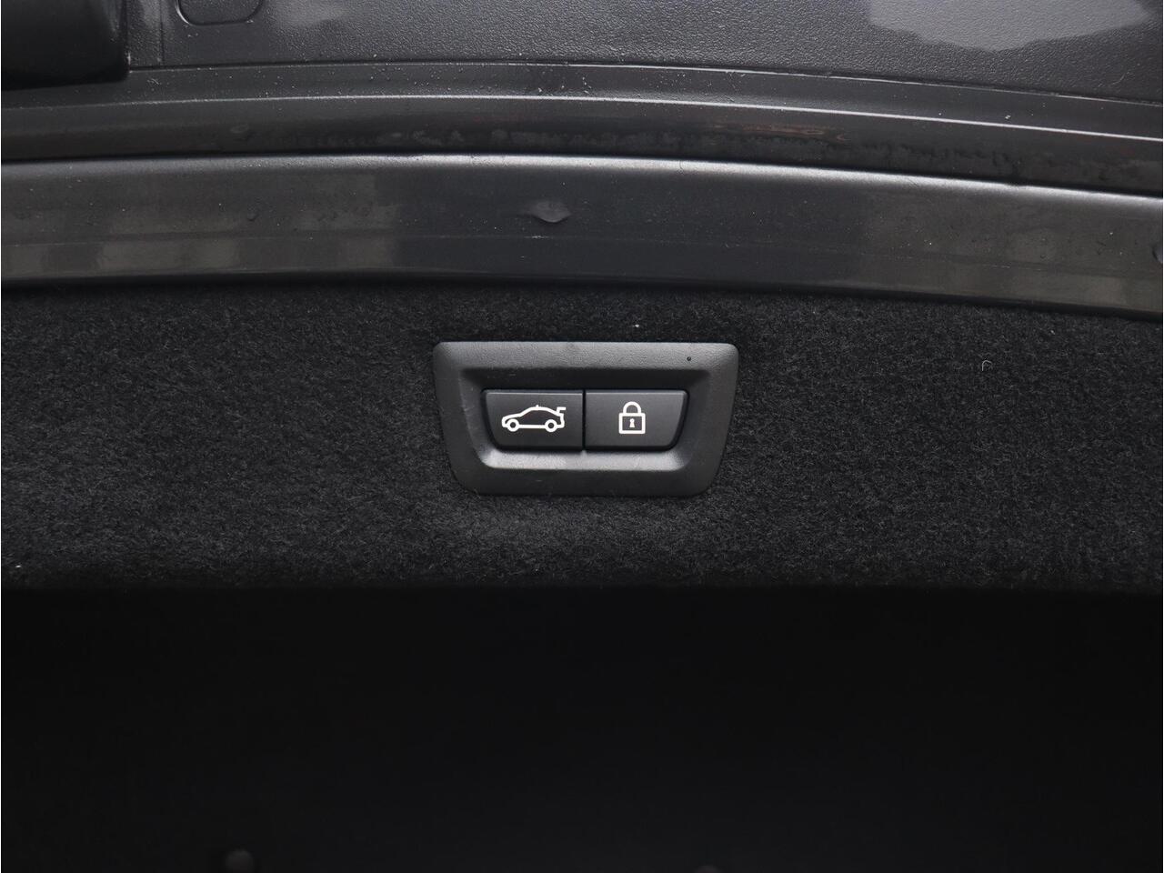 BMW 8-SERIE Coupé M850i xDrive | High Executive | M Sport | Driving Assistant Prof. | Carbon Exterieur Pack | Bowers & Wilkins | Adaptief M Onderstel | Laserlight | Active Steering | Parking Assistant Plus | 20'' LMV