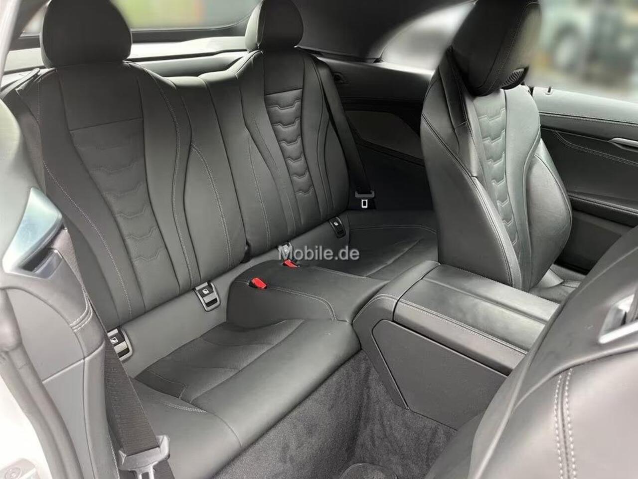 BMW 8-SERIE 840i xDrive