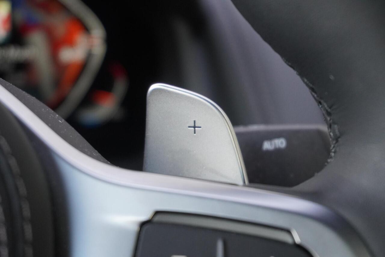 BMW 8-SERIE 840i xDrive High Executive | Driving Assistant Professional | Bowers & Wilkins Diamond Surround Sound Systeem | Parking Assistant Plus | BMW Laserlight | Soft-Close-Automatic voor portieren