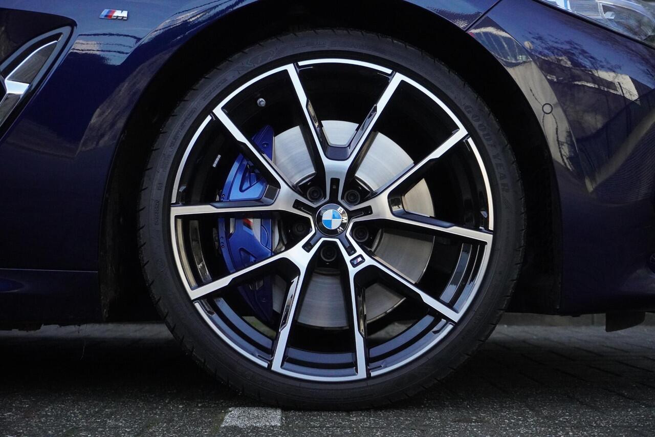 BMW 8-SERIE 840i xDrive High Executive | Driving Assistant Professional | Bowers & Wilkins Diamond Surround Sound Systeem | Parking Assistant Plus | BMW Laserlight | Soft-Close-Automatic voor portieren