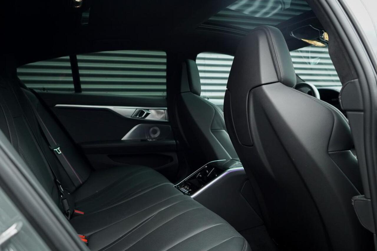 BMW 8-SERIE Gran Coupé 840i xDrive High Exe Individual / B&W / Pano / Carbon / M-Stoelen / Adaptive