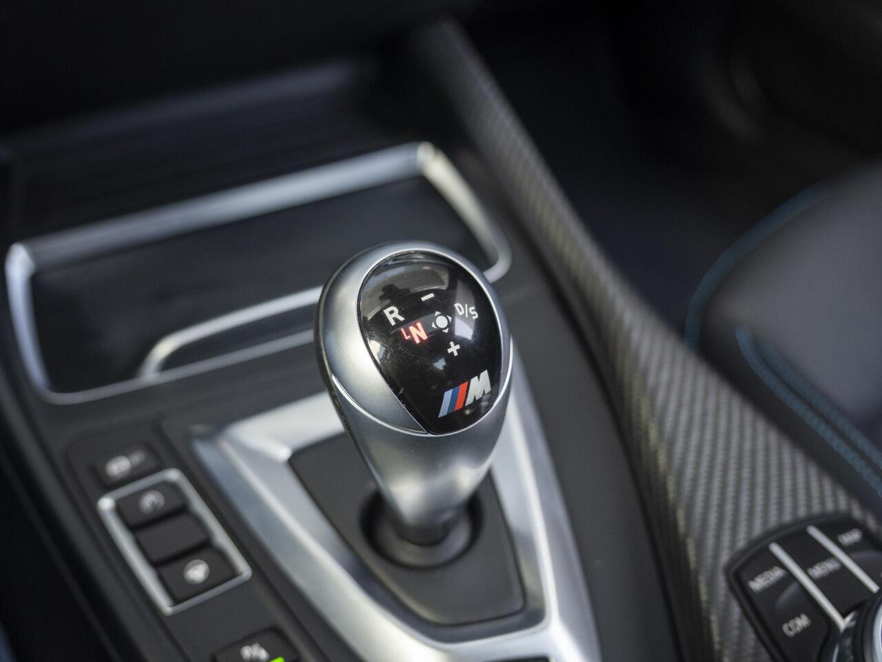 BMW M2 2 Serie Coupé Competition | M-Performance Carbon | 19'' | Comfort Access | Achteruitrijcamera | Schuif-/kanteldak | Stoelverwarming | Harman-Kardon | Remus Uitlaatsysteem