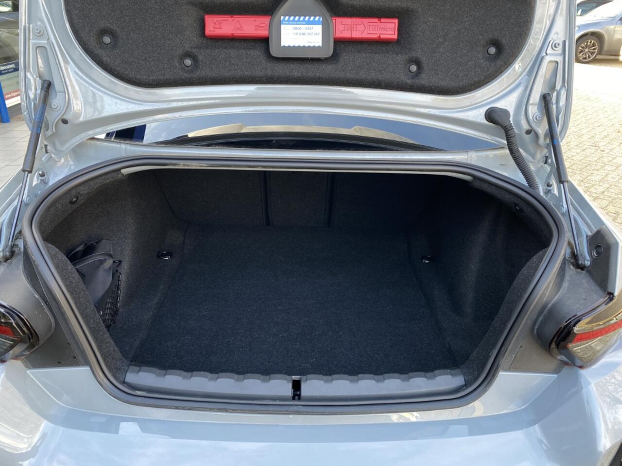 BMW M2 Akrapovic / Carbon /H&K /Head-Up/ M-Zetels+Memo/ 19-Inch/ Led