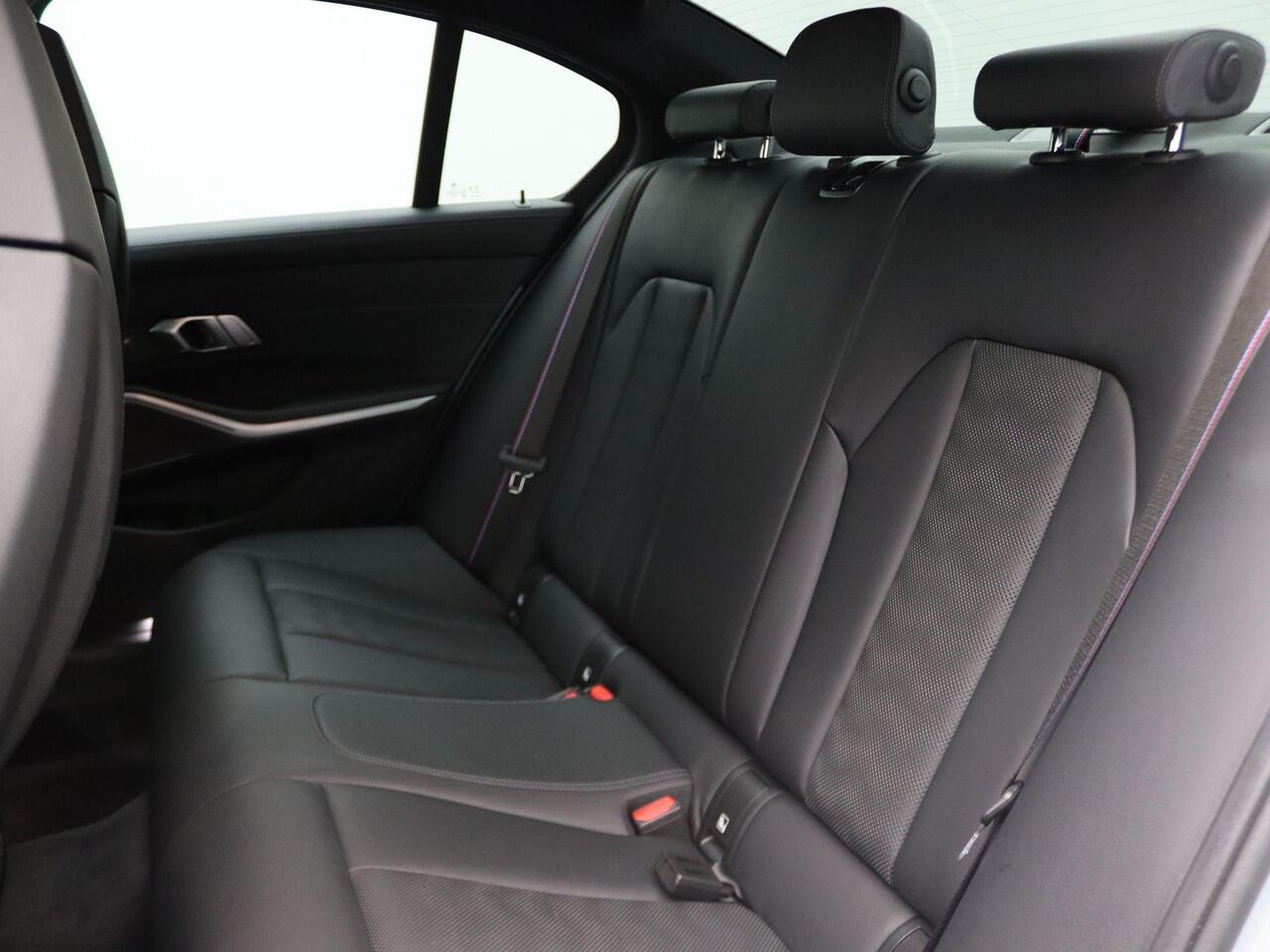 BMW M3 3 Serie Sedan xDrive Competition Parking Pack | Safety Pack | Stuurwielrand Verwarmd | Adaptief M Onderstel | Driving Assistant Professional | Laserlight | Head-Up Display | Harman Kardon | 19/20''