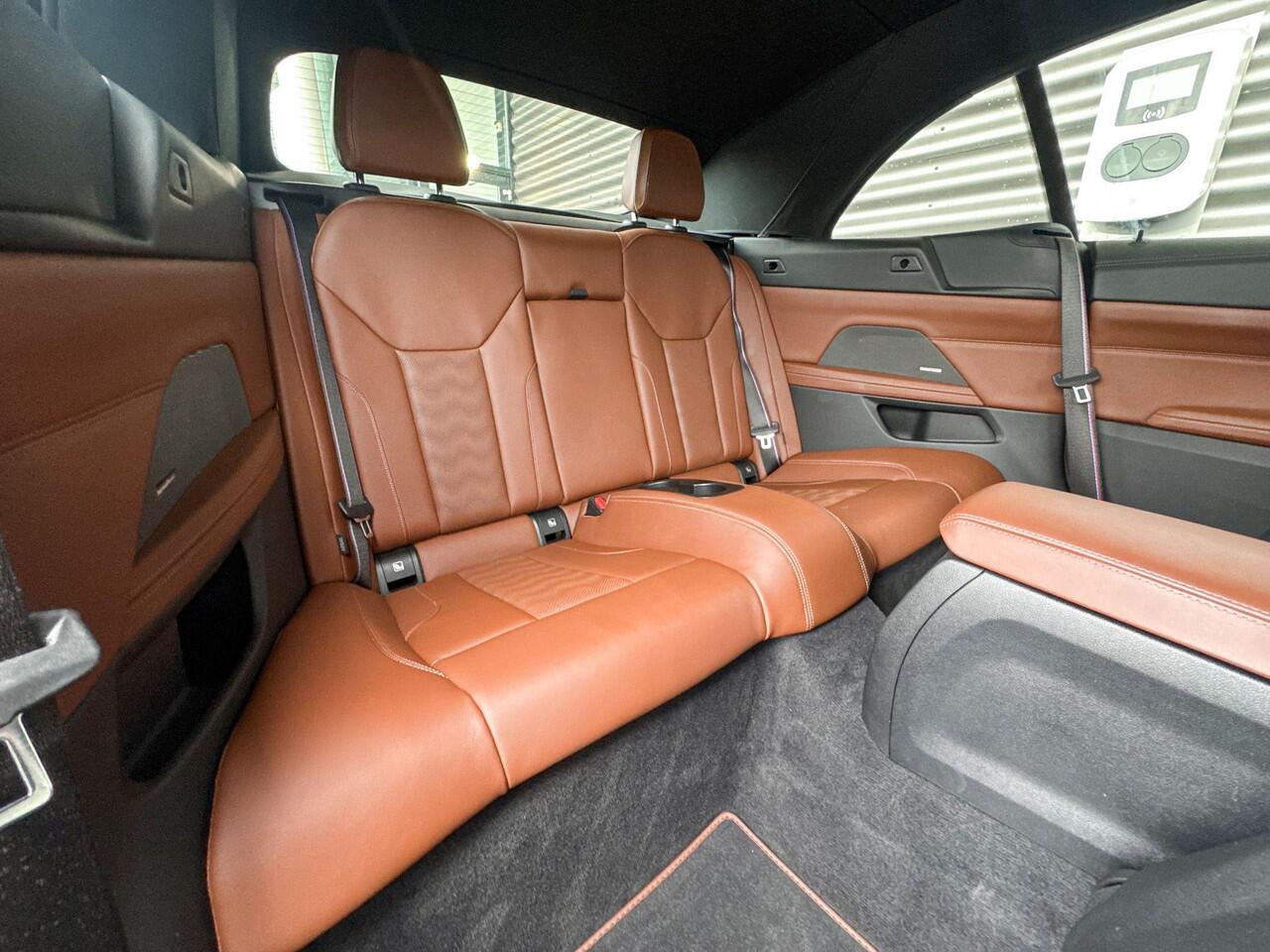 BMW M4 Cabrio xDrive Competition Safety Pack / Adaptief M Onderstel / Comfort Access / Stoelventilatie / Driving Assistant Professional / Laserlight / Head-Up Display / Harman Kardon