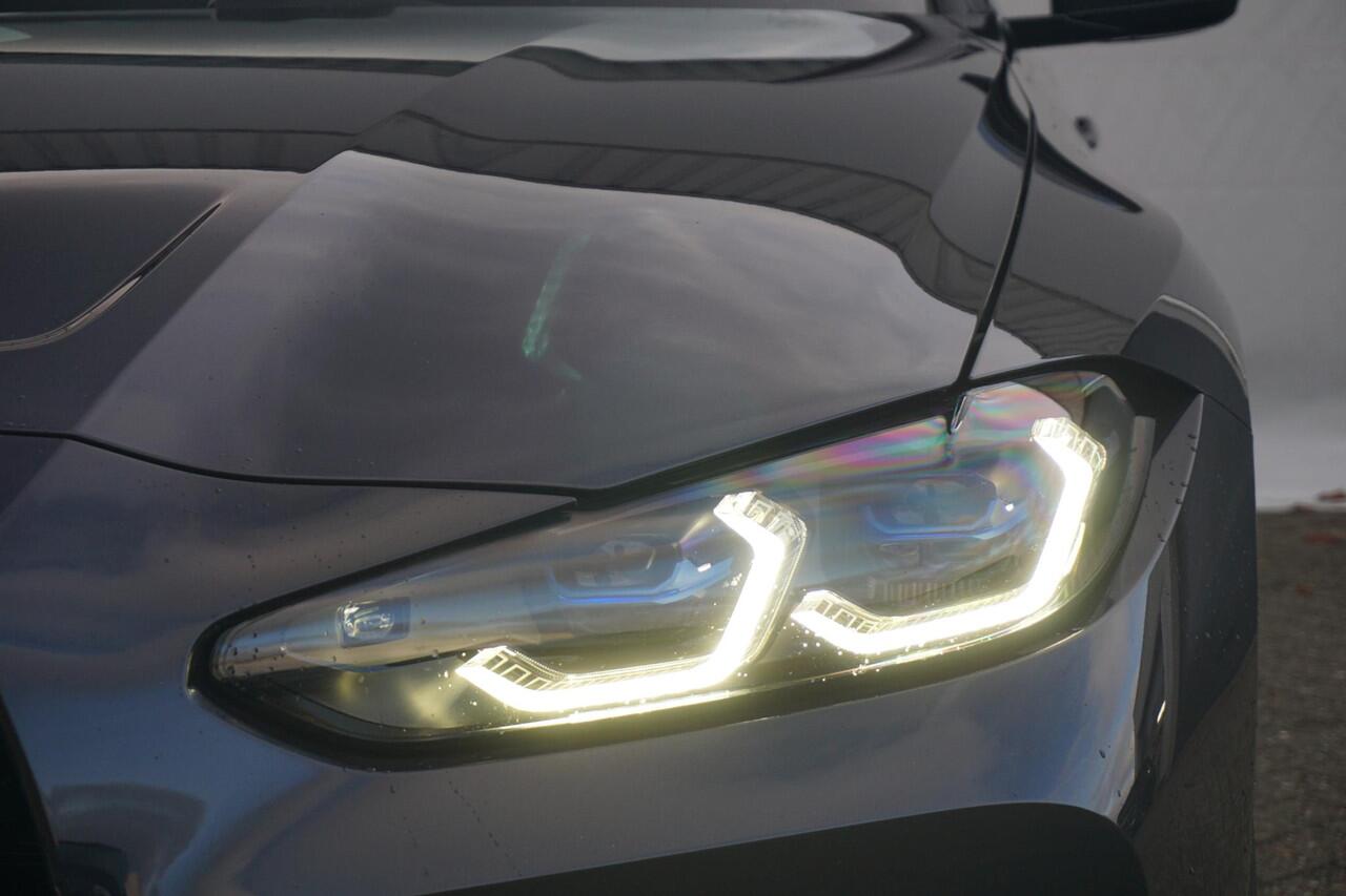 BMW M4 xDrive Competition Coupé Edition 50 Jahre / Race Track Pack / Driver's Pack / Harman Kardon / Head-Up Display