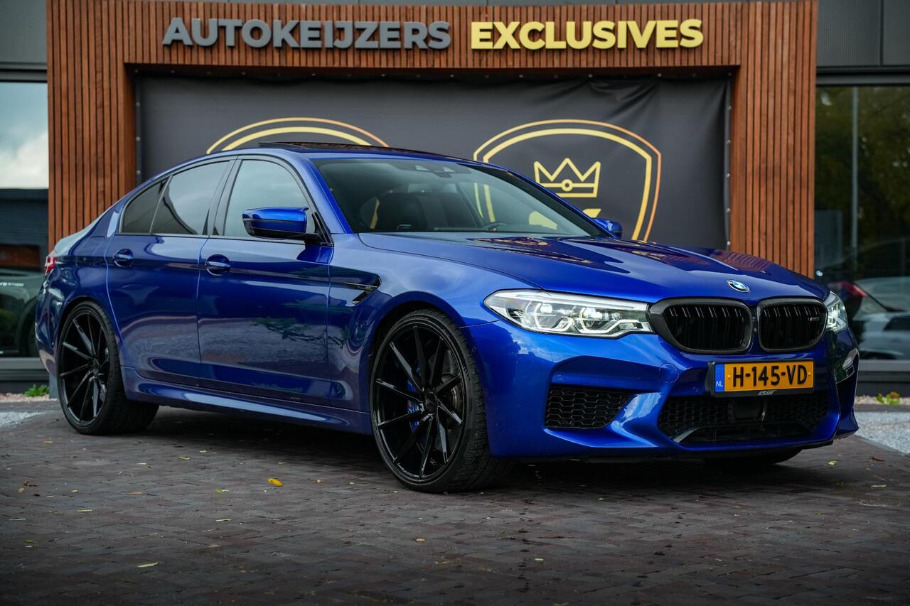 BMW M5 5-serie F90 Schuifdak Marina Blue 22'' Vossen Downpipe
