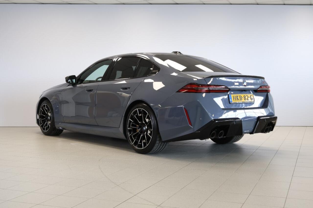 BMW M5 Sedan - Ultimate Pack - Keramische Remmen - Carbon Pack