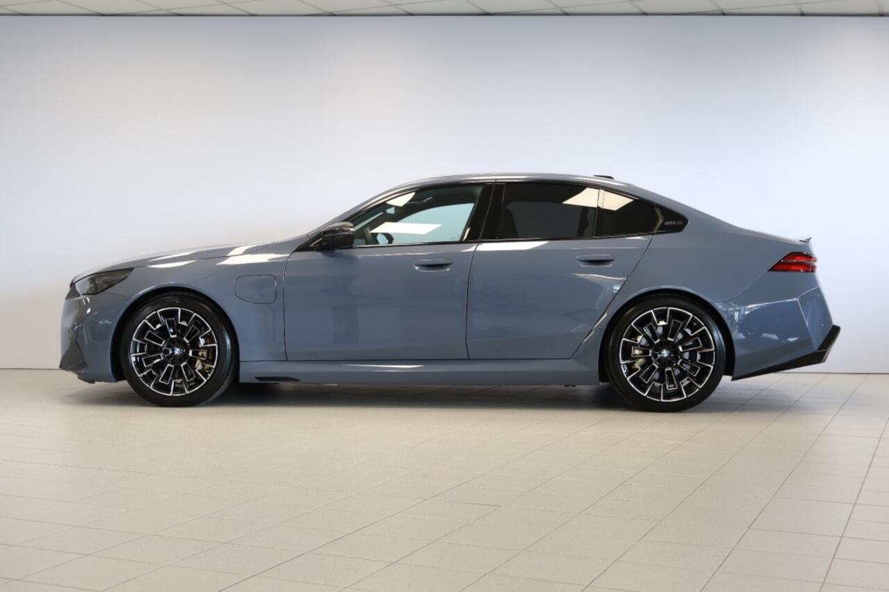 BMW M5 Sedan - Ultimate Pack - Keramische Remmen - Carbon Pack
