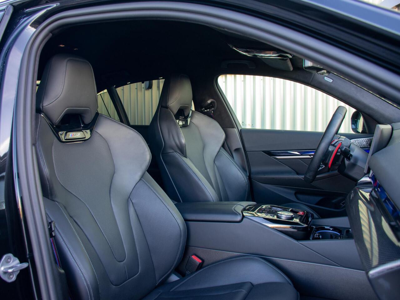 BMW M5 | Keramisch | M drivers package l Carbon | B&W Audio | Trekhaak | NP 177k!