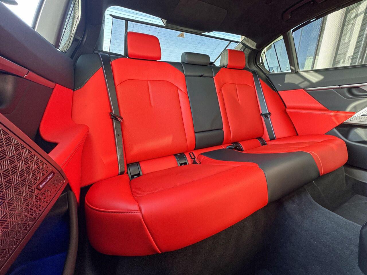 BMW M5 Sedan M5 Keramische Remschijven / Trekhaak / Driving Asssistant Professional