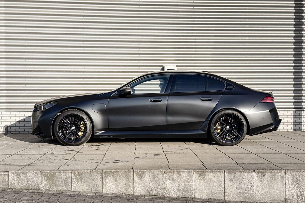 BMW M5 Sedan M5 Keramische Remschijven / Trekhaak / Driving Asssistant Professional