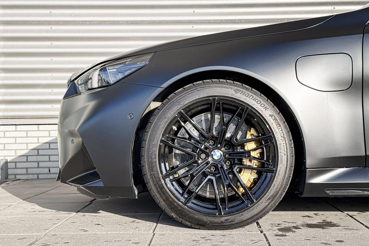 BMW M5 Sedan M5 Keramische Remschijven / Trekhaak / Driving Asssistant Professional