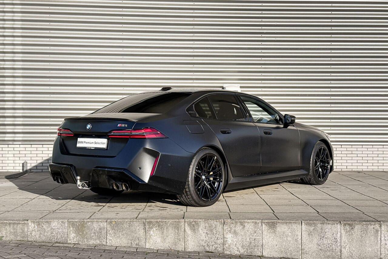 BMW M5 Sedan M5 Keramische Remschijven / Trekhaak / Driving Asssistant Professional