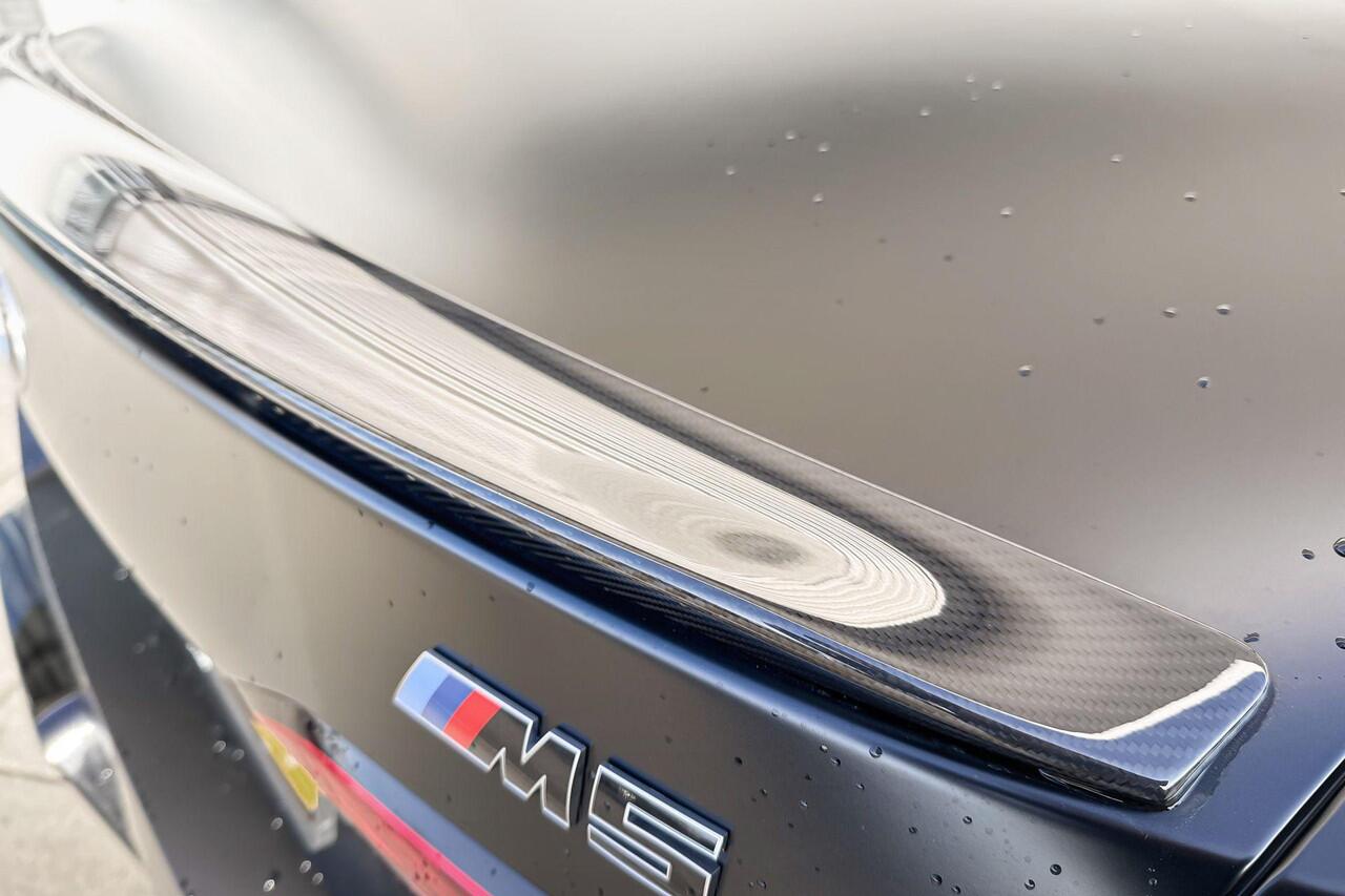 BMW M5 Sedan M5 Keramische Remschijven / Trekhaak / Driving Asssistant Professional