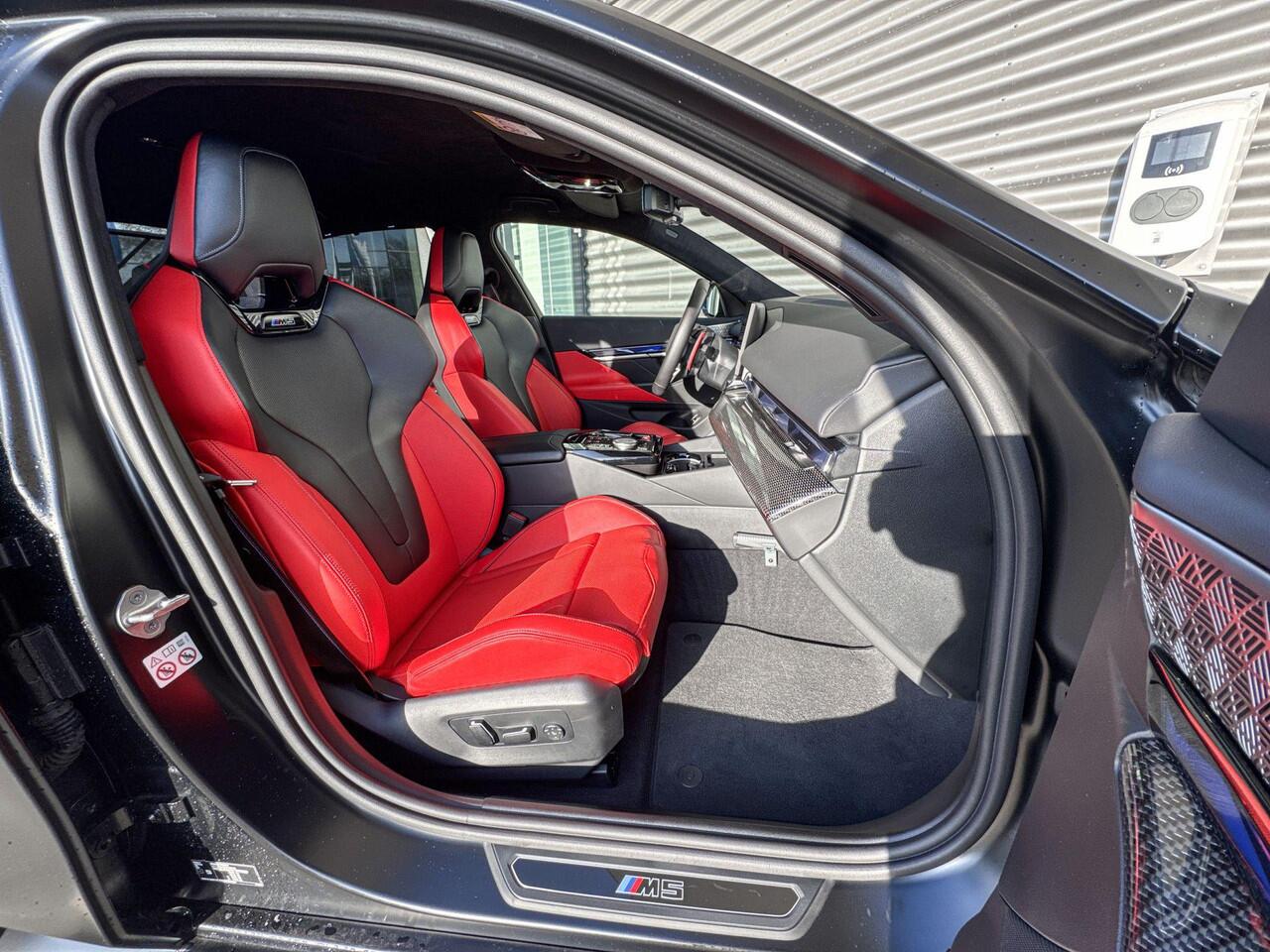 BMW M5 Sedan M5 Keramische Remschijven / Trekhaak / Driving Asssistant Professional