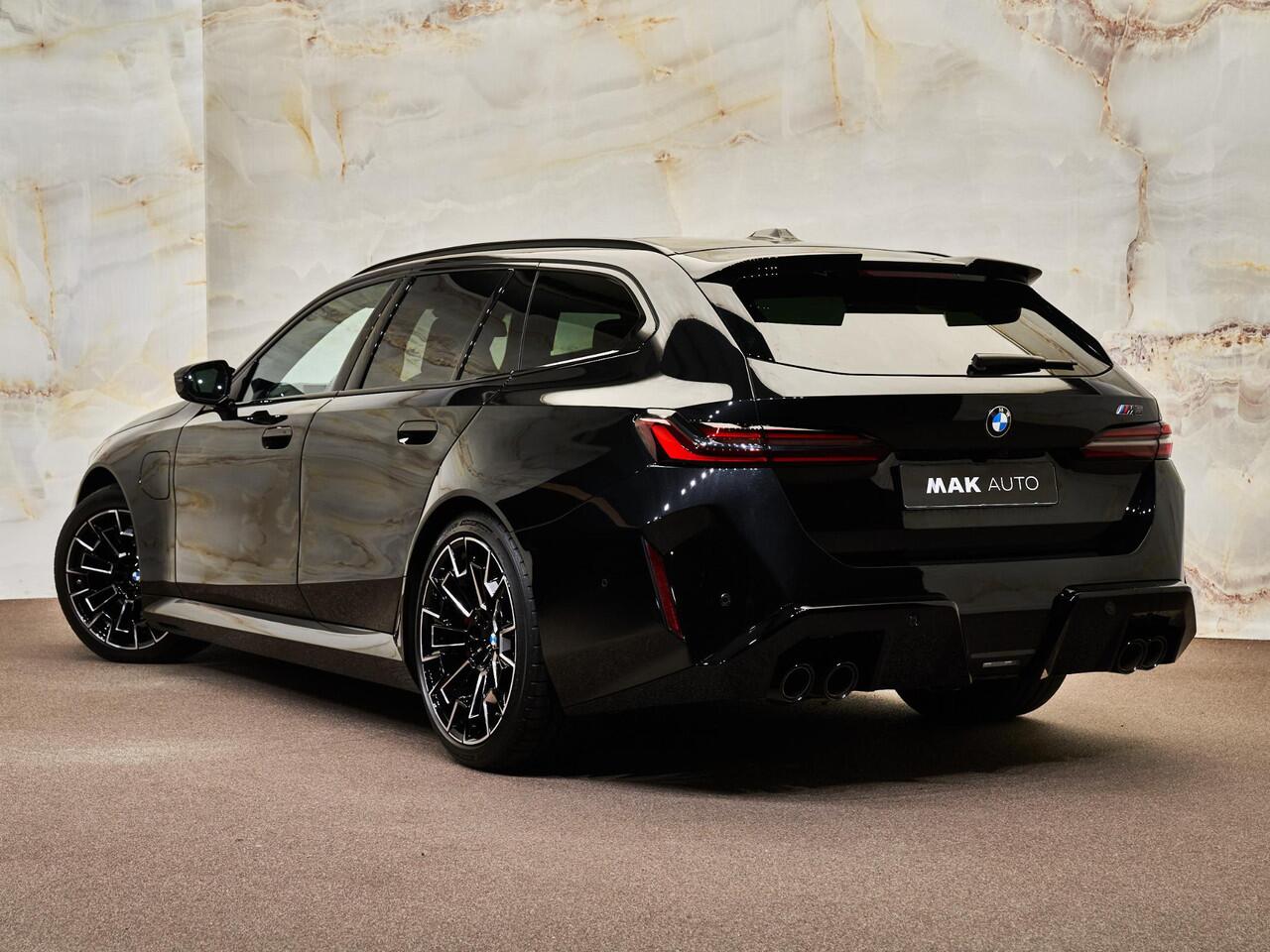 BMW M5 Touring V8 M Hybrid, pano, B&W, 21", stl.ventilatie, tr.haak, pano, leder, memory, keyless, privacy