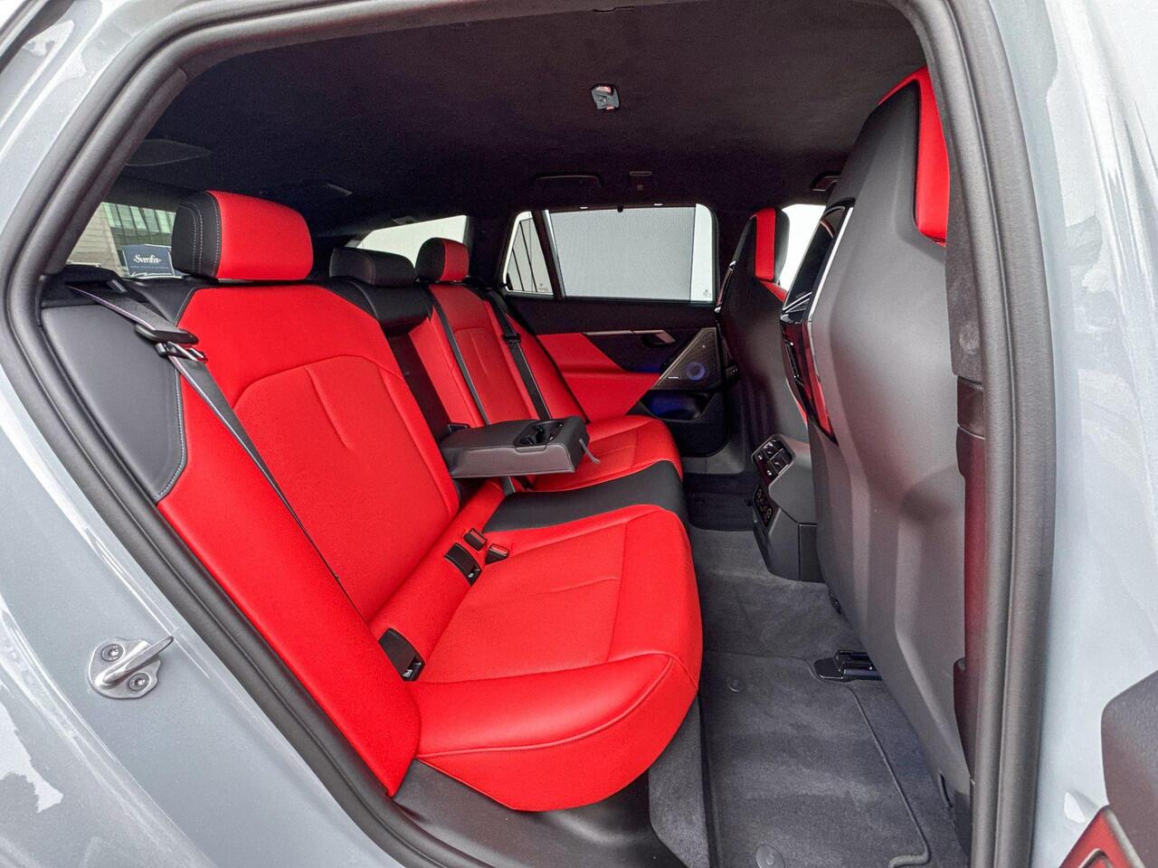 BMW M5 Touring / Bowers & Wilkins / Driving Assistant Professional / Head-Up / Parking Assistant Plus / Trekhaak Elektrisch inklapbaar / Stoelventilatie / Verwarmde stoelen voor en achter