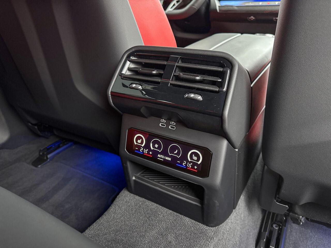 BMW M5 Touring / Bowers & Wilkins / Driving Assistant Professional / Head-Up / Parking Assistant Plus / Trekhaak Elektrisch inklapbaar / Stoelventilatie / Verwarmde stoelen voor en achter