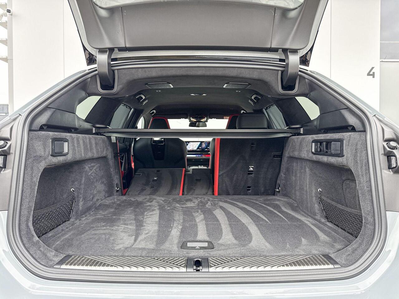 BMW M5 Touring / Bowers & Wilkins / Driving Assistant Professional / Head-Up / Parking Assistant Plus / Trekhaak Elektrisch inklapbaar / Stoelventilatie / Verwarmde stoelen voor en achter