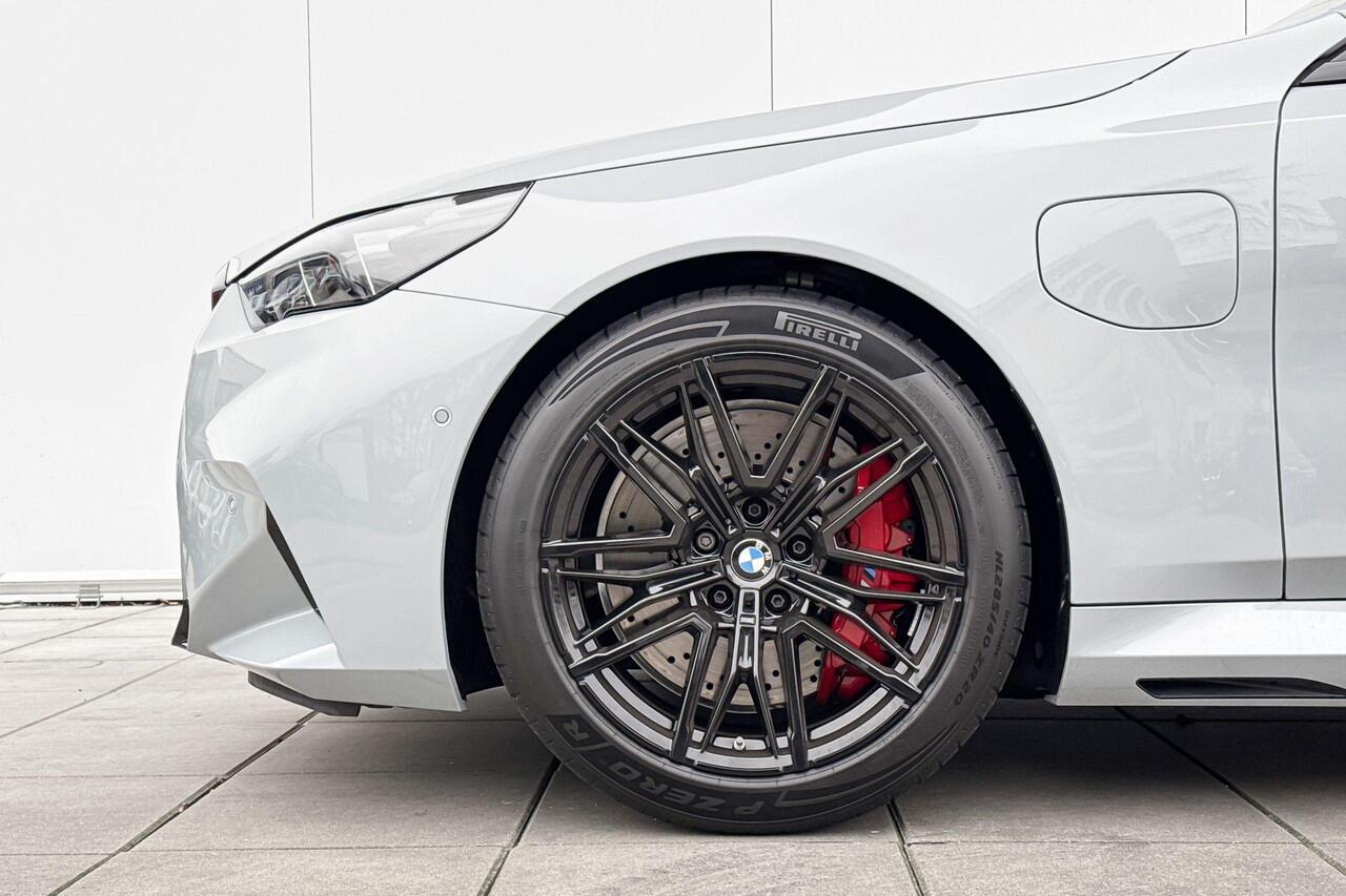 BMW M5 Touring / Bowers & Wilkins / Driving Assistant Professional / Head-Up / Parking Assistant Plus / Trekhaak Elektrisch inklapbaar / Stoelventilatie / Verwarmde stoelen voor en achter