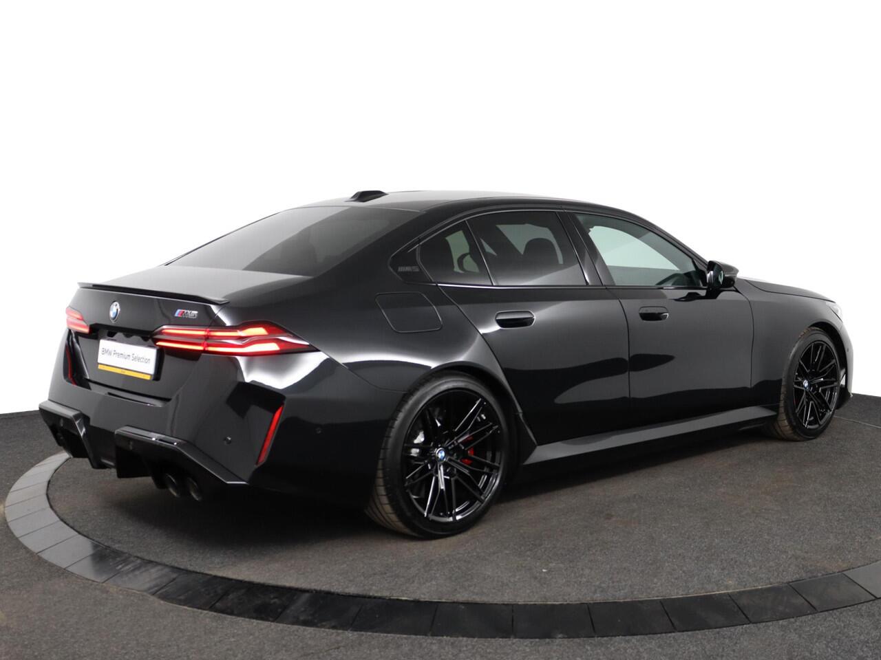 BMW M5 5-serie M Driver's Pack | Bowers & Wilkins | Stoelventilatie | Driving Assistant Prof | Parking Assistant Prof | BMW Iconic Glow | Comfort Access | Stuurwielrand verwarmd