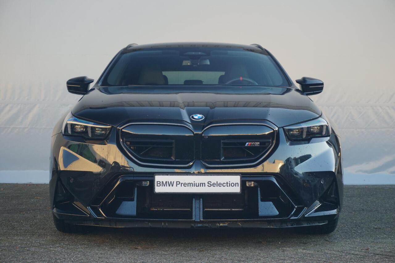BMW M5 Touring M Driver's Pack | Glazen Panoramadak | Trekhaak Elektrisch | Driving Assistant Professional | Bowers & Wilkins | Stuur- en stoelverwarming | Stoelverstelling elektrisch met geheugen
